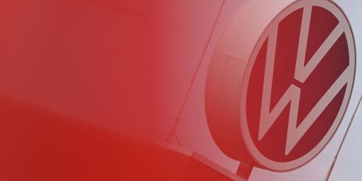 Bei Volkswagen gibt es überraschend eine Einigung über die Sanierungspläne des Vorstands. (Archivbild)