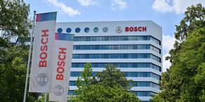 Der weltweit größte Auto-Zulieferer Bosch will die Belegschaft in seinem Nürnberger Werk halbieren und bis 2029 die Personalstärke um 900 Stellen reduzieren (Archivbild).