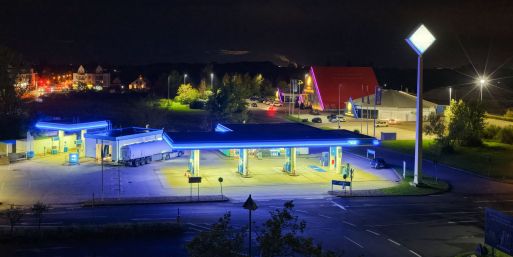 An vielen Tankstellen werden die Preise schon um Mitternacht fallen. Früh aufstehen muss man aber nicht, um billigen Sprit zu bekommen.