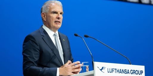 Lufthansa-Chef Carsten Spohr rechnet mit noch höheren Lasten durch den Iran-Krieg. (Archivbild)