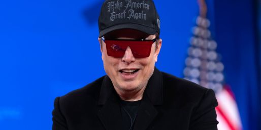 Elon Musk will seine KI-Firma gemäß den Wünschen von US-Präsident Donald Trump umbenennen. (Archivbild)