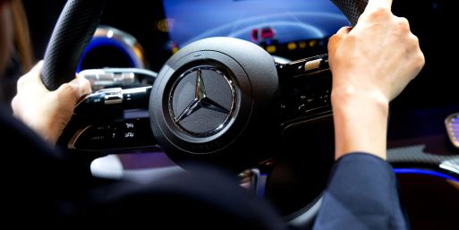 Mercedes-Benz macht mehr Gewinn nach magerem Vorjahresquartal. (Archivbild)