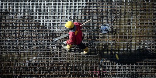 Die Unternehmen in Deutschland wollen dem Ifo zufolge weniger Jobs abbauen