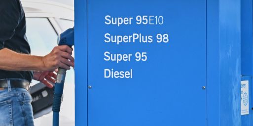 Hohe Energiepreise, zum Beispiel für Kraftstoffe, belasten seit Monaten die Kassen der privaten Haushalte in Deutschland. (Archivbild)